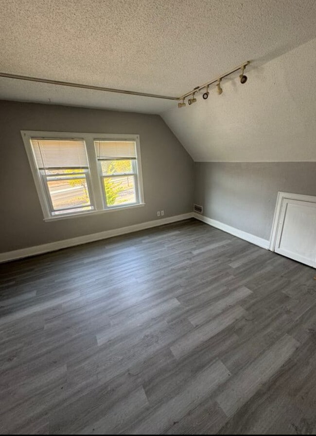 Building Photo - 2940 Vincent Ave N