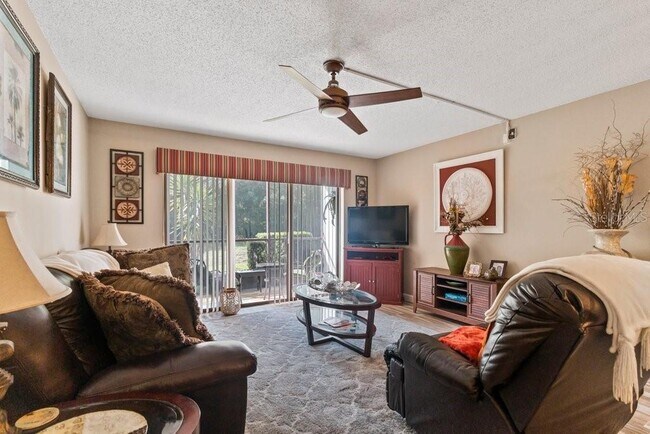 Building Photo - 1372 Pine Ridge Cir E