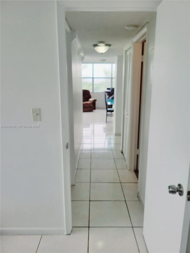 Building Photo - 1300 NE Miami Gardens Dr