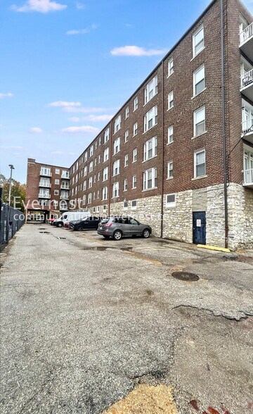 Building Photo - 5316 Pershing Ave