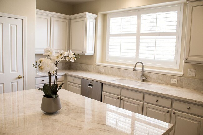 Building Photo - 55+ gated community of Miners Village in Double Diamond.