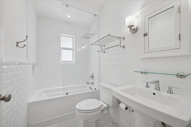 Building Photo - 2910 Calusa St