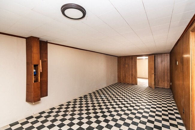 Building Photo - Lovely 3 Bedroom 2 Bathroom Home