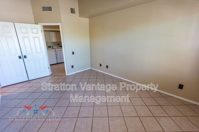 Building Photo - 10015 E Mountain View Rd