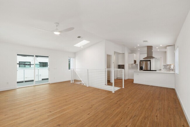 Building Photo - Luxurious Coastal Retreat with Stunning Oc...