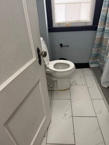 Building Photo - 1132 Duncan Ave