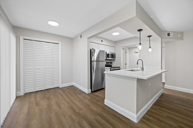 Interior Photo - Breezy Palms