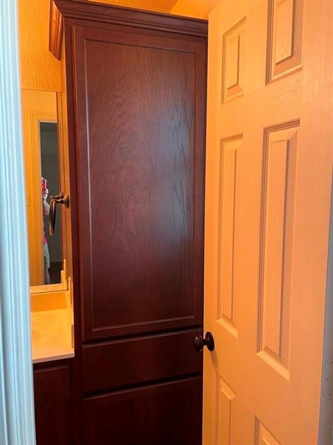 Building Photo - 504 Karey Dr