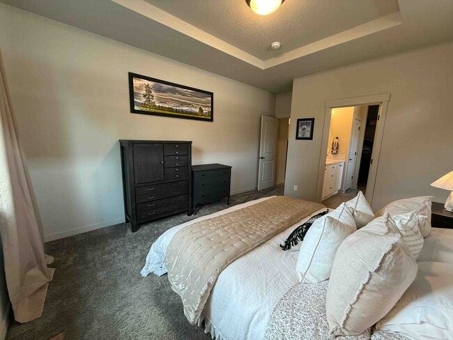 Building Photo - Immaculate 3-Bedroom Home with Open Layout in Crescent Creek