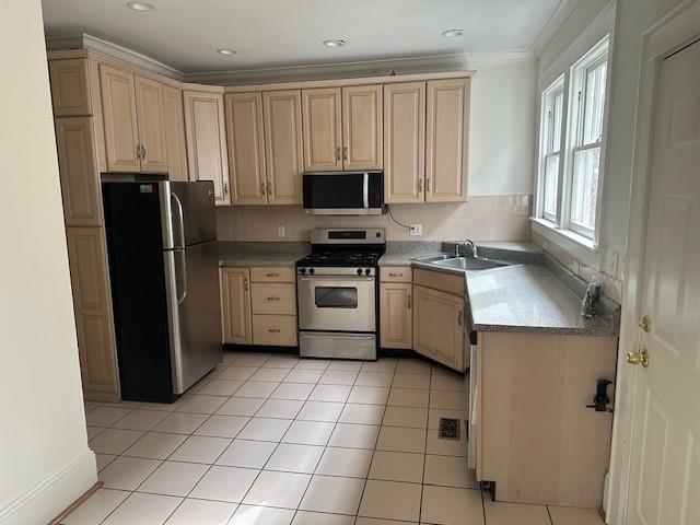 Building Photo - 703 Penn Ave NE