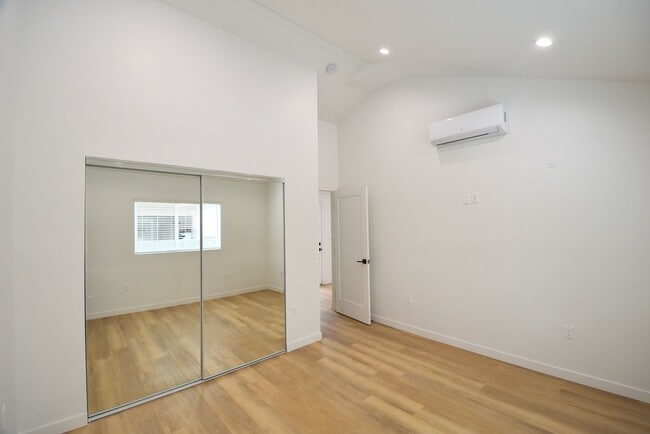 Building Photo - 10843 Peach Grove St