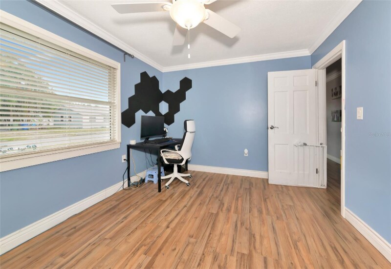 Building Photo - 2004 19th St W