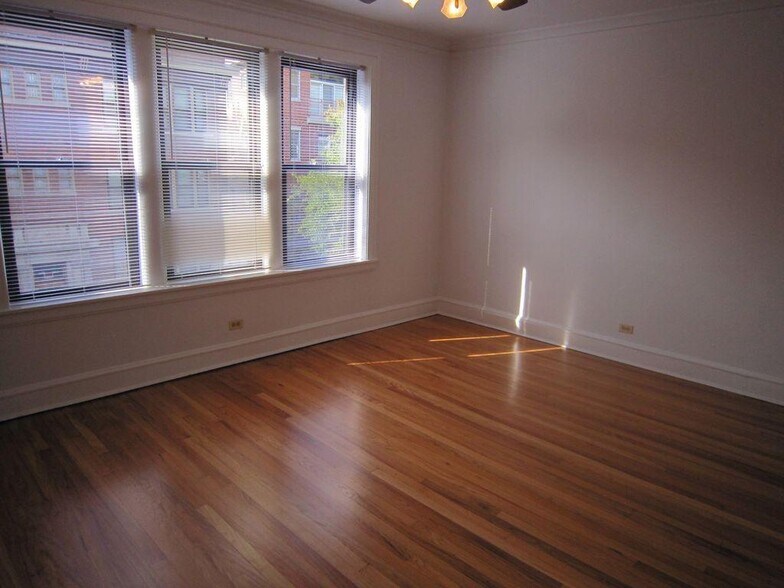 Building Photo - 1480 W Byron St