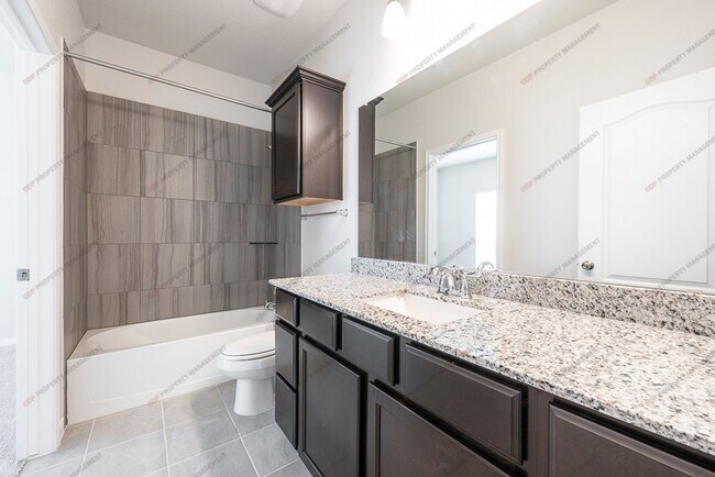 Building Photo - 711 Friars Lndg Dr