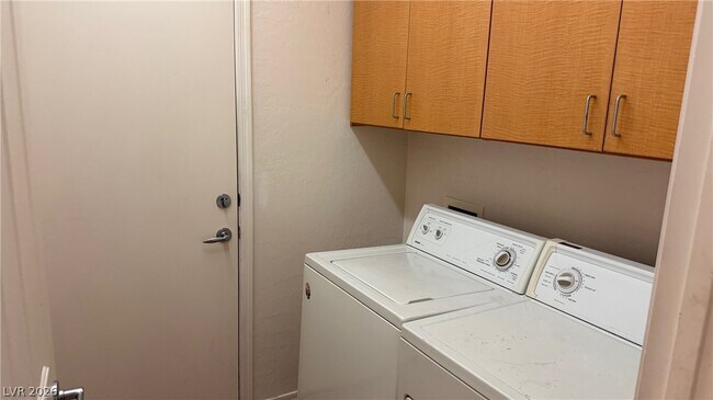 Building Photo - 2205 Willow Wren Dr