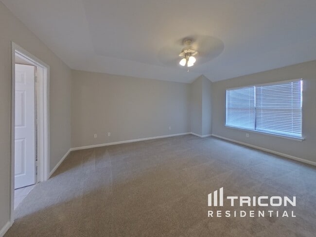 Building Photo - 3000 Everest Dr