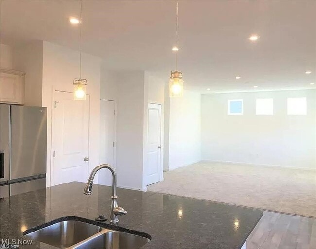 Building Photo - 63 Woodhull Cir