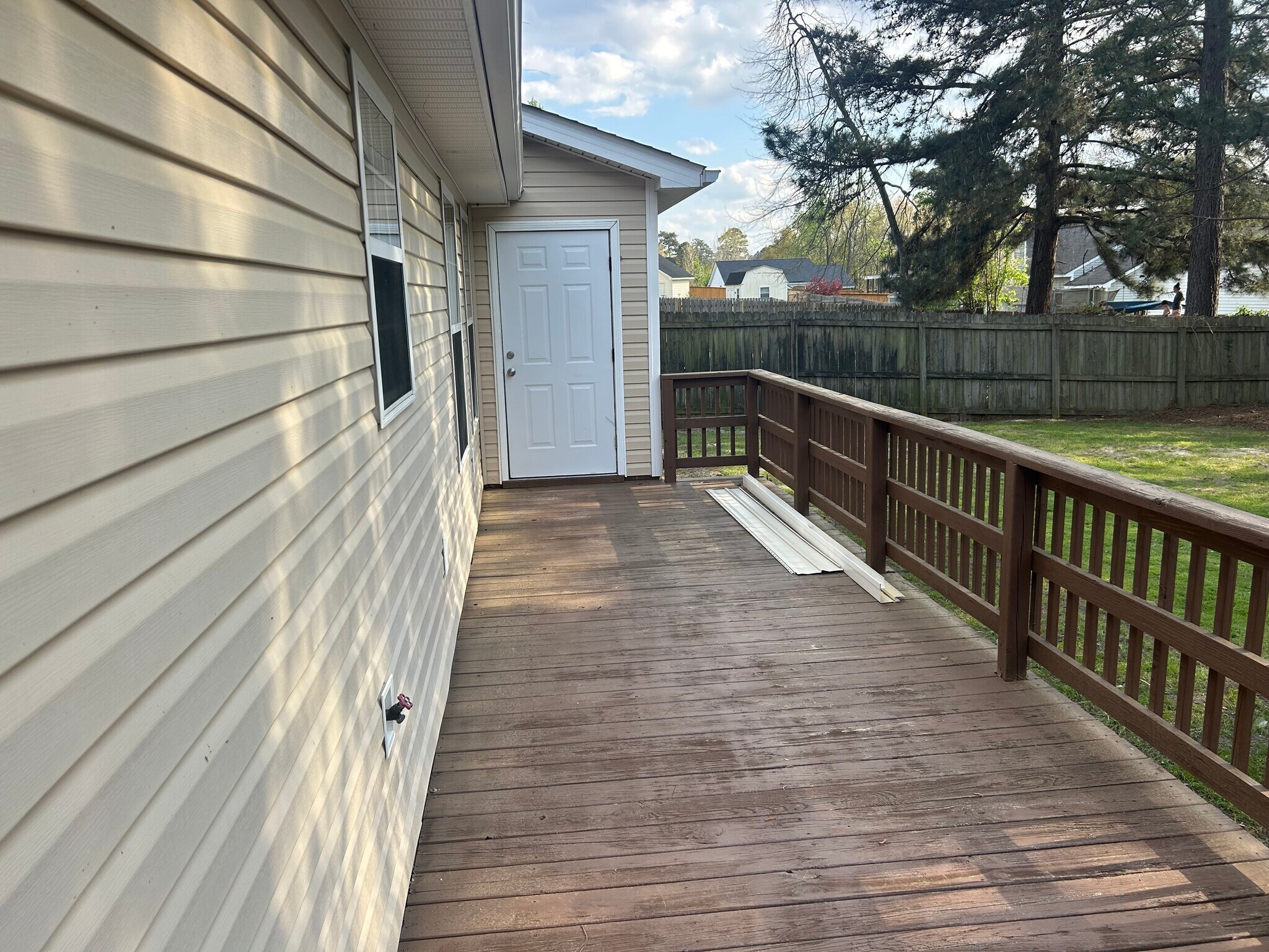 Building Photo - 151 Whispering Glen Cir