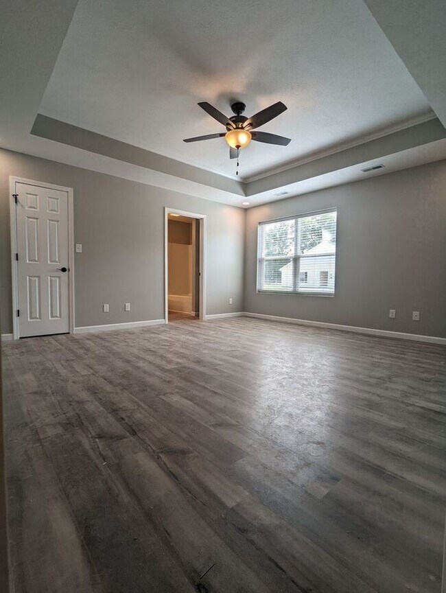 Building Photo - 3815 Joy Cir E