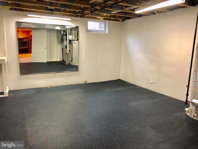 Building Photo - 905 Kennedy Ct