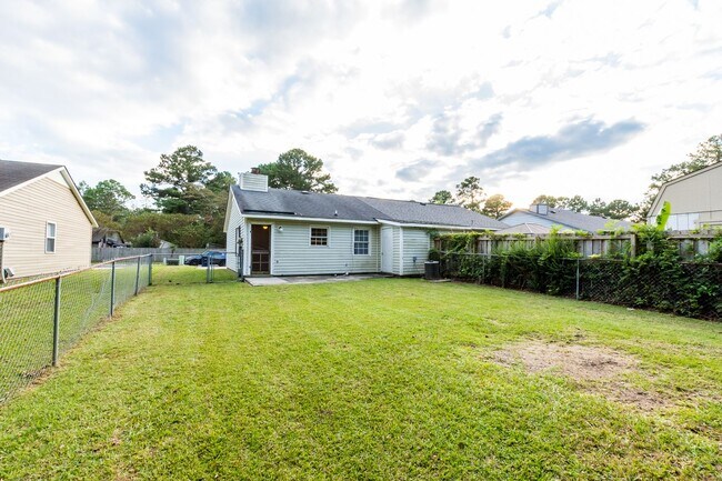 Building Photo - 139 Village Cir