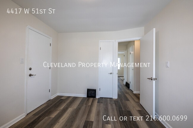 Building Photo - 4417 W 51st St