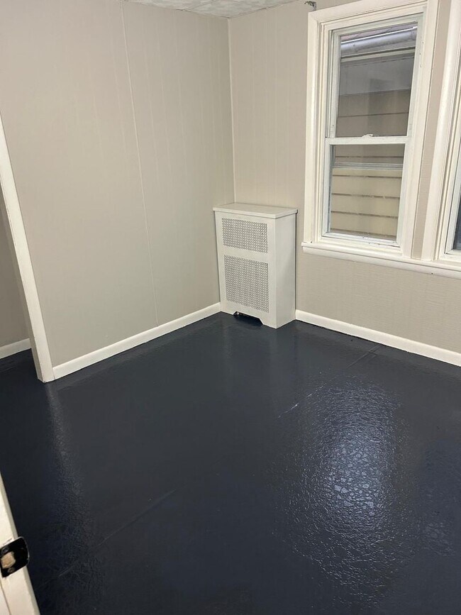 Building Photo - Newly Renovated 3BR Home – 2 Bathrooms – Spacious Layout