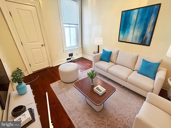 Building Photo - 1819 W Oxford St