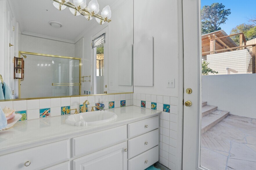 Building Photo - 544 Sunset Way