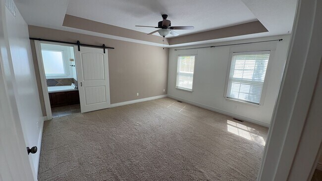 Building Photo - 4807 Manhasset Dr