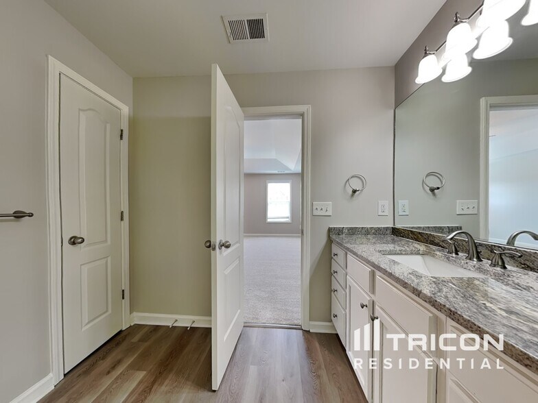 Building Photo - 6561 Squire Pl