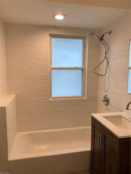 Building Photo - 2077 Lewis Dr