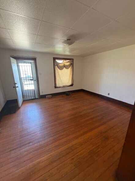 Building Photo - 2120 St Louis Ave