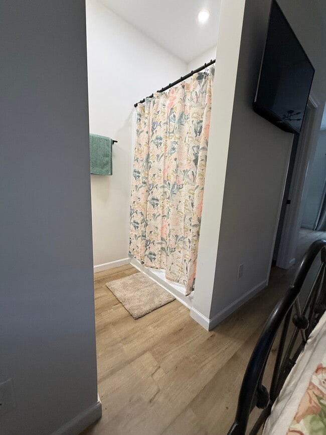 Building Photo - 334 NE 48th St