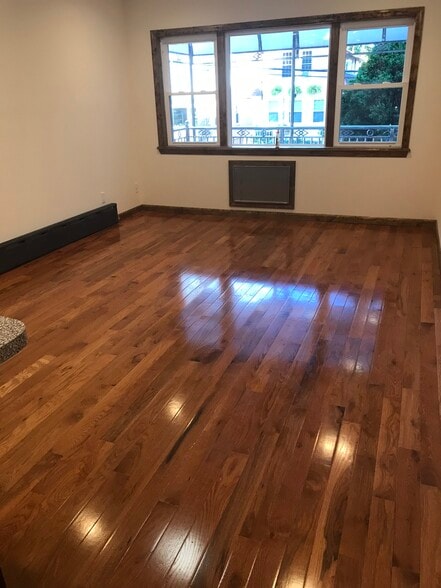 Building Photo - 405 W 263rd St