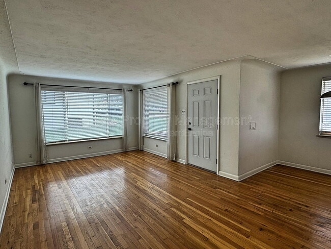 Building Photo - 646 S Canosa Ct