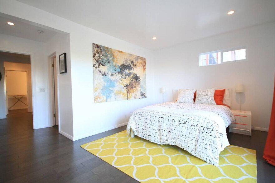 Building Photo - 2060 Glencoe Way