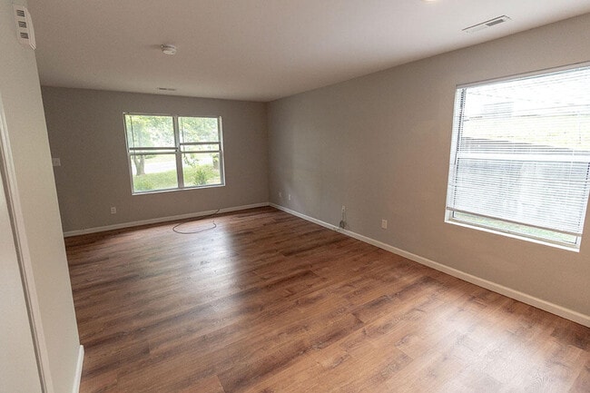 Building Photo - 4620 W Bainbridge Dr