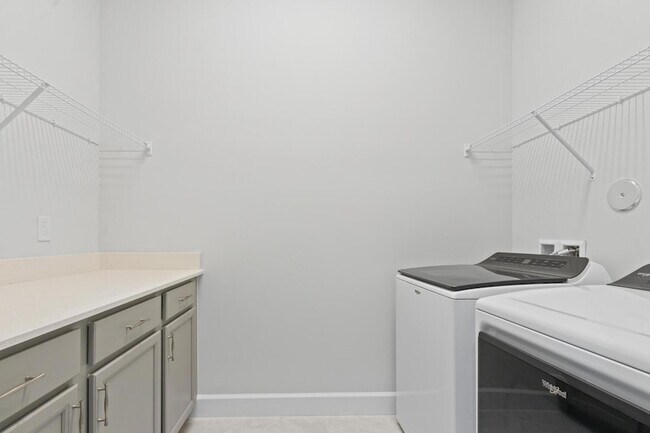Building Photo - 5579 Liberty Ln