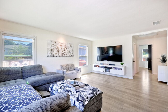Building Photo - Beautifully Renovated La Mesa Home with 2-Car Detached Garage!