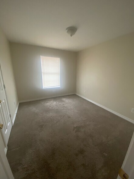 Building Photo - 503 Murdock St