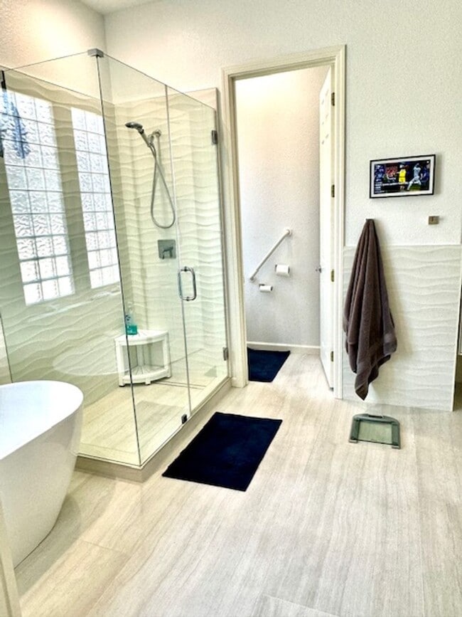 Building Photo - Springfield Home with a View - MUST BE 55 YEARS OF AGE