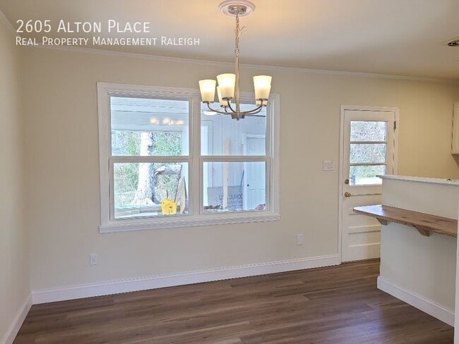 Building Photo - 2605 Alton Pl