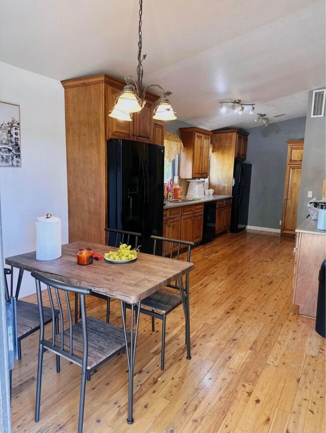 Building Photo - 5018 E Downing St