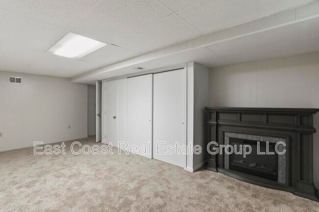 Building Photo - 3395 Canary Ct