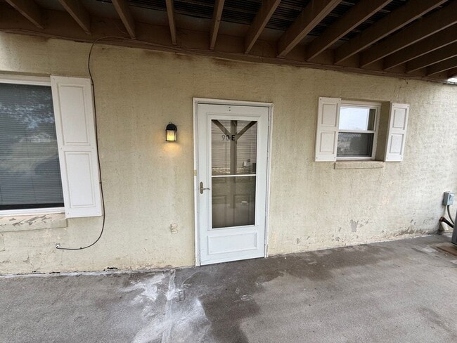 Building Photo - 3607 Lark Cir