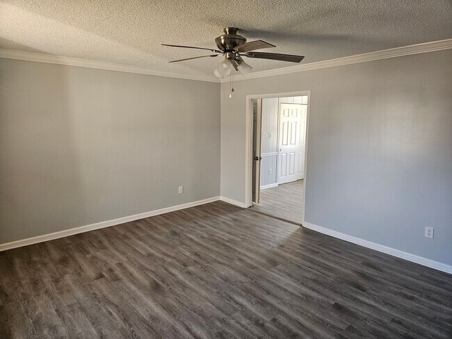 Building Photo - 617 Chitwood Dr