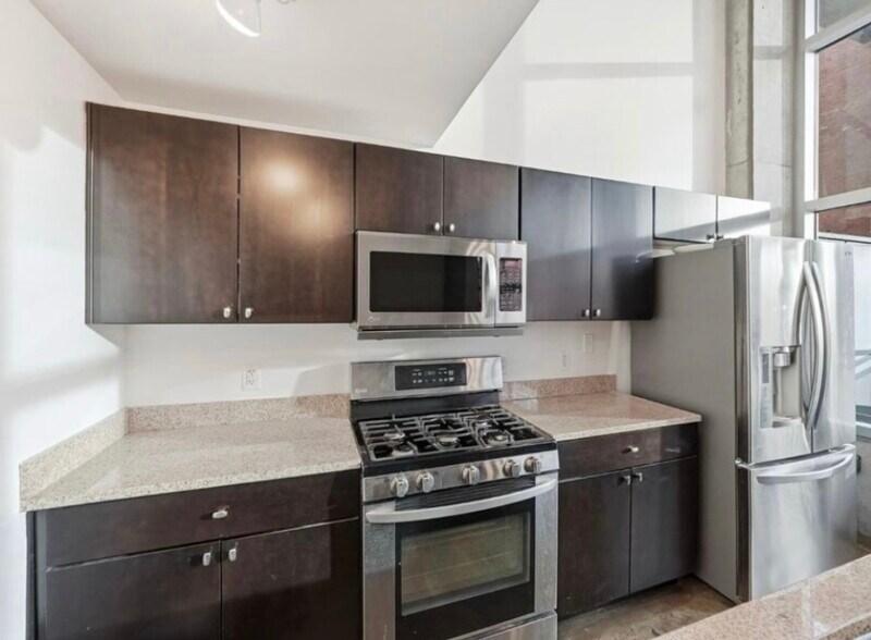 Kitchen - 353 W 4th St
