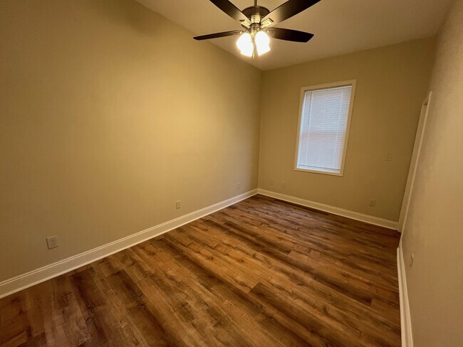 Building Photo - 4739 Essex Way