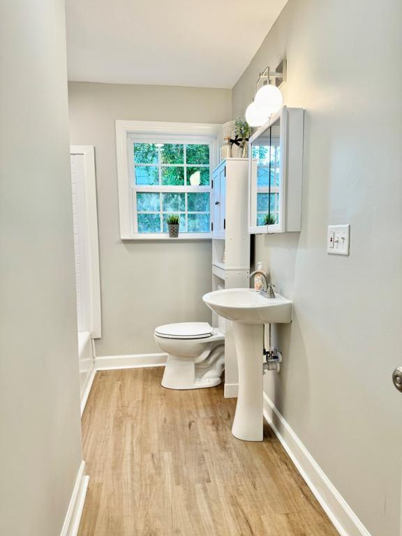 Building Photo - 413 Canna Dr